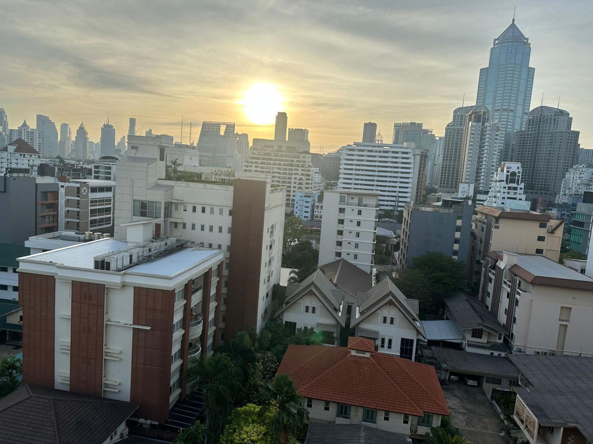 Omni Tower Cozy Apartments By Direct Rooms Bangkok Exterior photo