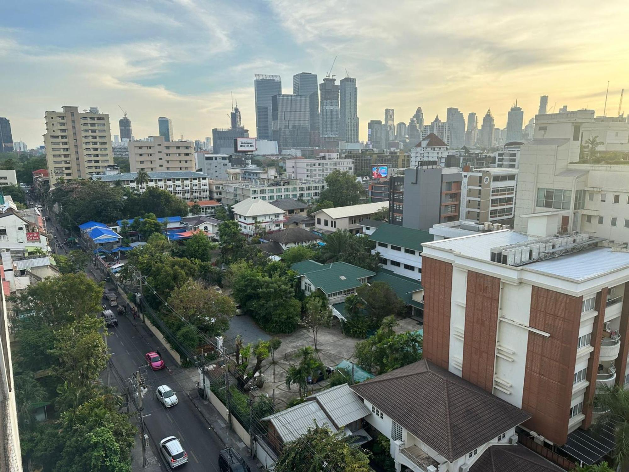 Omni Tower Cozy Apartments By Direct Rooms Bangkok Exterior photo
