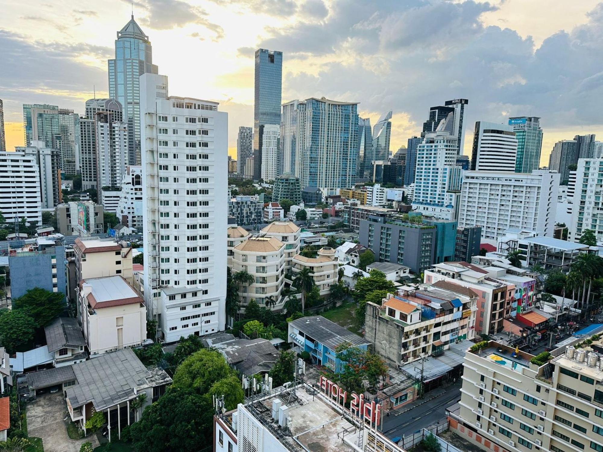Omni Tower Cozy Apartments By Direct Rooms Bangkok Exterior photo